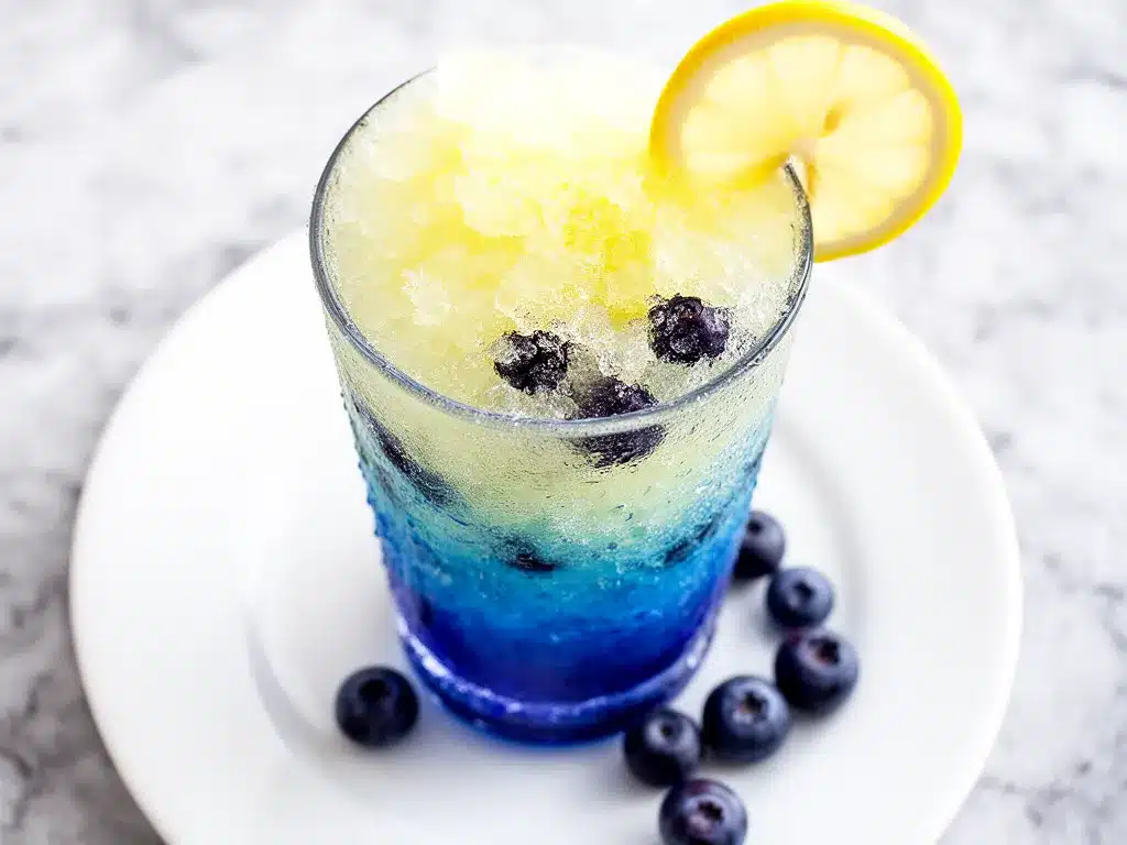 Frozen Blueberry Lemonade Vodka Slush: 3-Step Easy Recipe 4 frozen blueberry lemonade vodka slush preparation steps